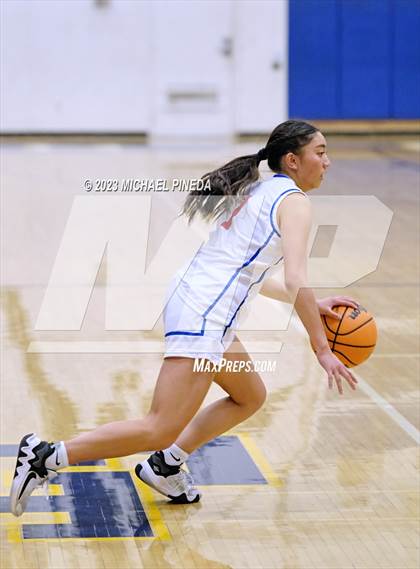 Thumbnail 2 in Los Alamitos vs Aliso Niguel (El Toro Thanksgiving Classic) photogallery.