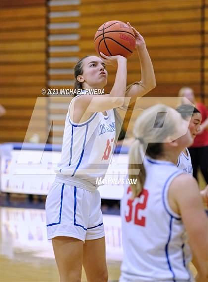 Thumbnail 3 in Los Alamitos vs Aliso Niguel (El Toro Thanksgiving Classic) photogallery.