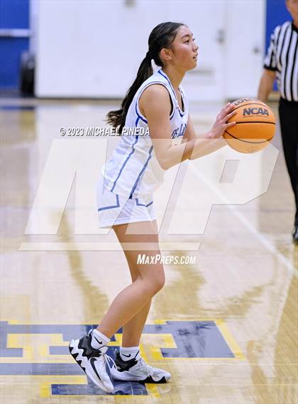 Thumbnail 2 in Los Alamitos vs Aliso Niguel (El Toro Thanksgiving Classic) photogallery.