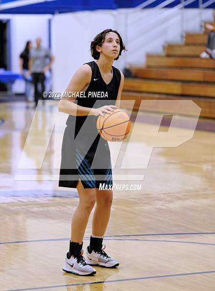 Thumbnail 1 in Los Alamitos vs Aliso Niguel (El Toro Thanksgiving Classic) photogallery.