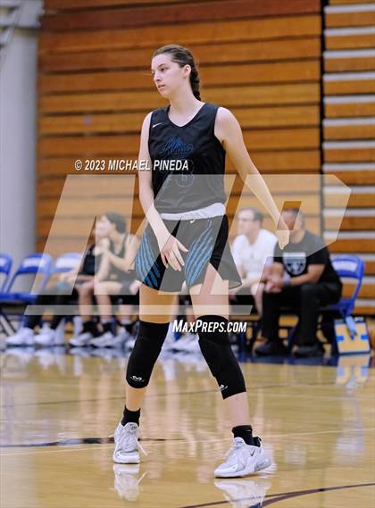 Thumbnail 1 in Los Alamitos vs Aliso Niguel (El Toro Thanksgiving Classic) photogallery.