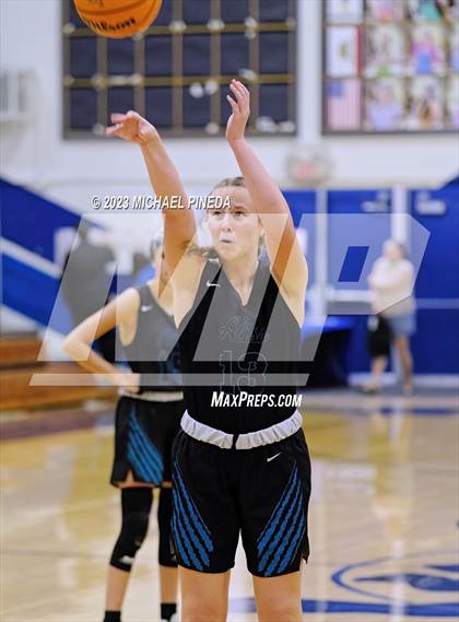 Thumbnail 2 in Los Alamitos vs Aliso Niguel (El Toro Thanksgiving Classic) photogallery.