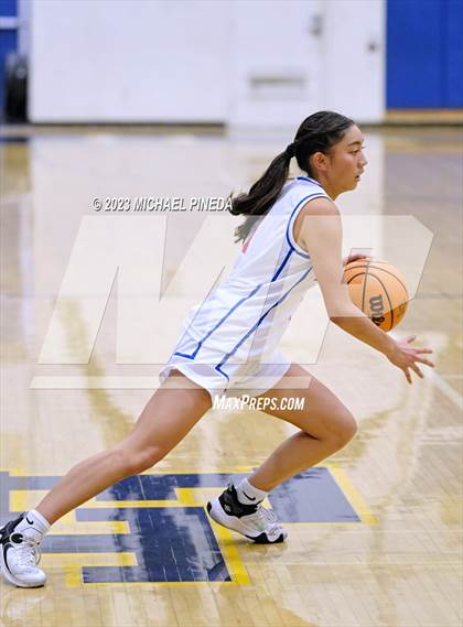 Thumbnail 1 in Los Alamitos vs Aliso Niguel (El Toro Thanksgiving Classic) photogallery.