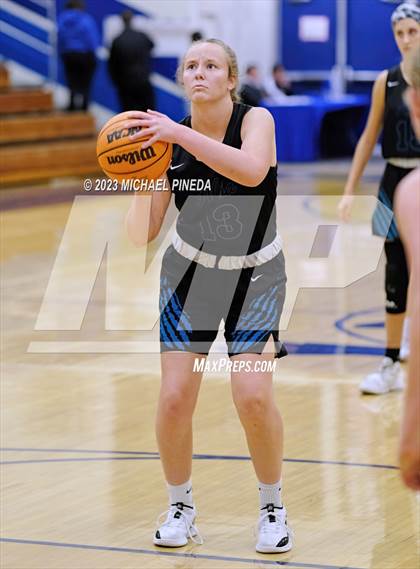 Thumbnail 3 in Los Alamitos vs Aliso Niguel (El Toro Thanksgiving Classic) photogallery.