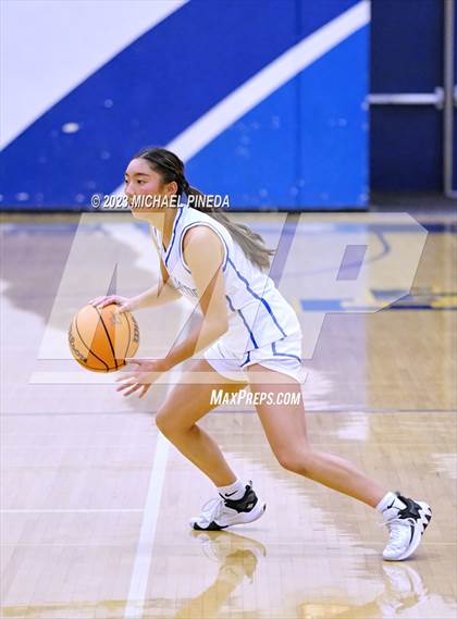 Thumbnail 2 in Los Alamitos vs Aliso Niguel (El Toro Thanksgiving Classic) photogallery.