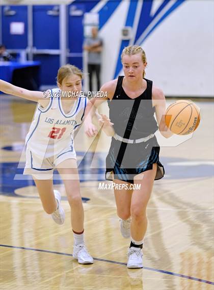 Thumbnail 2 in Los Alamitos vs Aliso Niguel (El Toro Thanksgiving Classic) photogallery.