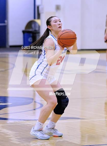 Thumbnail 3 in Los Alamitos vs Aliso Niguel (El Toro Thanksgiving Classic) photogallery.