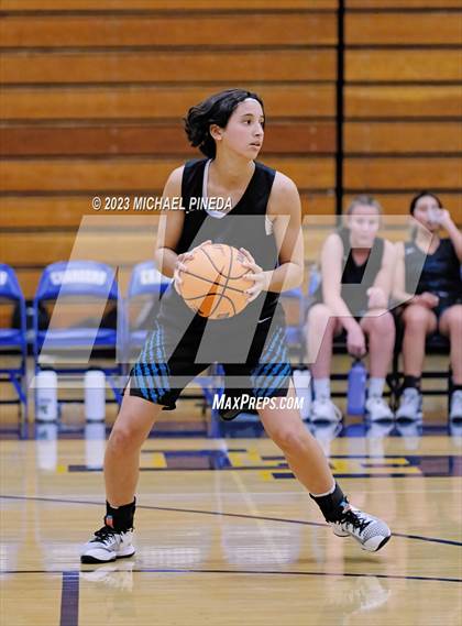 Thumbnail 3 in Los Alamitos vs Aliso Niguel (El Toro Thanksgiving Classic) photogallery.