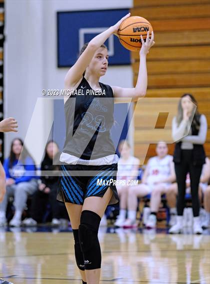 Thumbnail 3 in Los Alamitos vs Aliso Niguel (El Toro Thanksgiving Classic) photogallery.