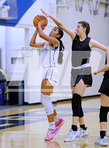 Thumbnail 3 in Los Alamitos vs Aliso Niguel (El Toro Thanksgiving Classic) photogallery.