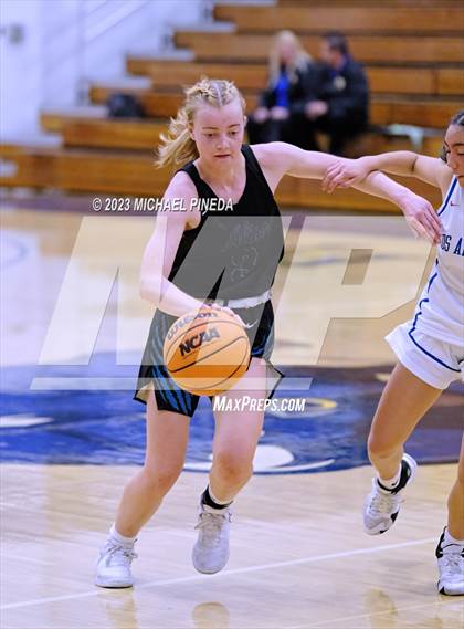 Thumbnail 3 in Los Alamitos vs Aliso Niguel (El Toro Thanksgiving Classic) photogallery.