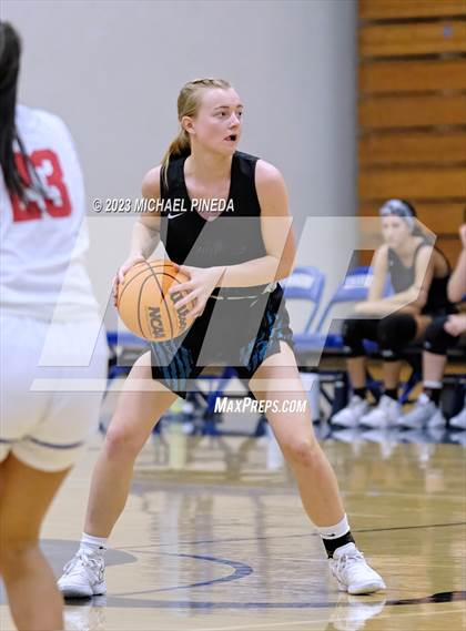 Thumbnail 2 in Los Alamitos vs Aliso Niguel (El Toro Thanksgiving Classic) photogallery.