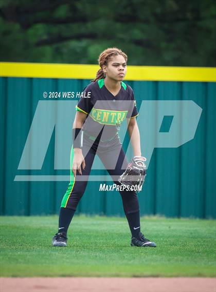 Thumbnail 2 in Memphis Central @ Arlington (4A Regional Semifinal) photogallery.