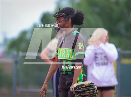 Thumbnail 2 in Memphis Central @ Arlington (4A Regional Semifinal) photogallery.