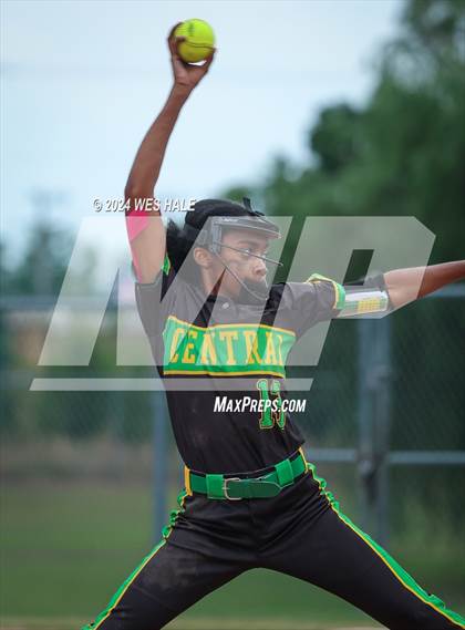 Thumbnail 1 in Memphis Central @ Arlington (4A Regional Semifinal) photogallery.