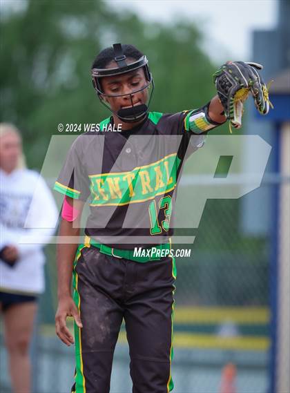 Thumbnail 1 in Memphis Central @ Arlington (4A Regional Semifinal) photogallery.