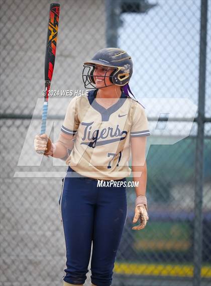 Thumbnail 2 in Memphis Central @ Arlington (4A Regional Semifinal) photogallery.