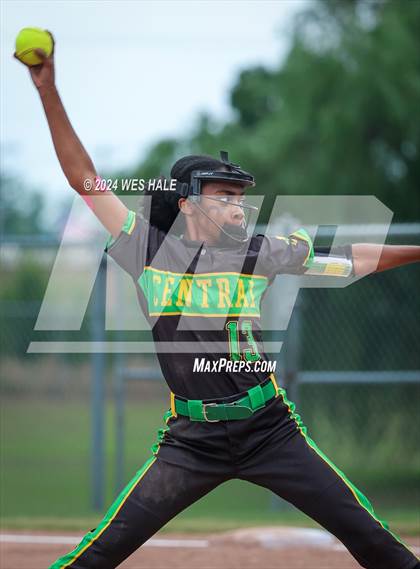 Thumbnail 2 in Memphis Central @ Arlington (4A Regional Semifinal) photogallery.