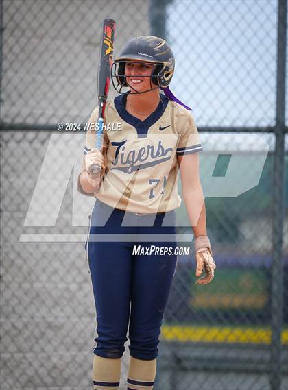Thumbnail 1 in Memphis Central @ Arlington (4A Regional Semifinal) photogallery.