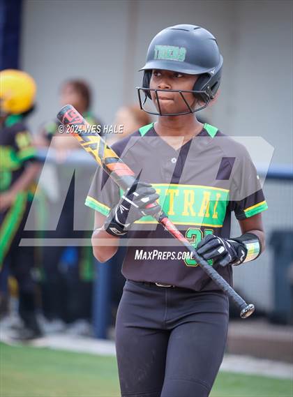 Thumbnail 1 in Memphis Central @ Arlington (4A Regional Semifinal) photogallery.