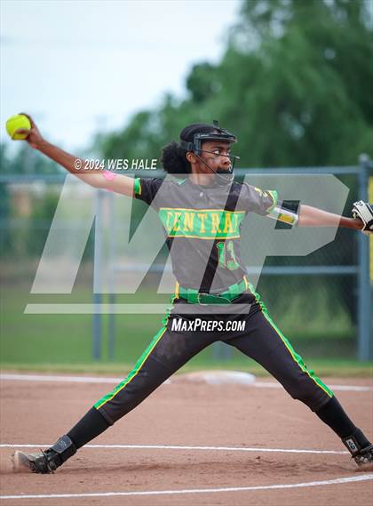 Thumbnail 3 in Memphis Central @ Arlington (4A Regional Semifinal) photogallery.