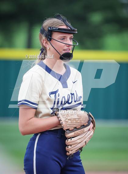 Thumbnail 1 in Memphis Central @ Arlington (4A Regional Semifinal) photogallery.