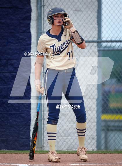 Thumbnail 1 in Memphis Central @ Arlington (4A Regional Semifinal) photogallery.