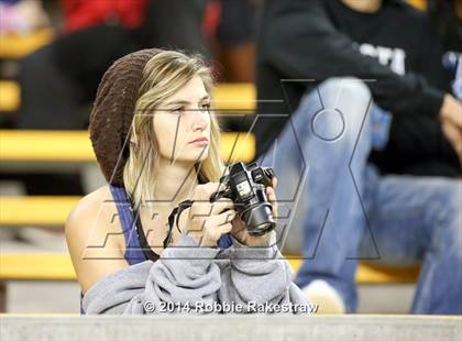 Thumbnail 3 in Liberty Hill vs. Navasota (UIL 4A Division 1 Semifinal) photogallery.
