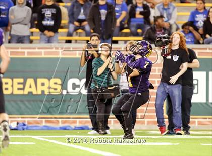 Thumbnail 3 in Liberty Hill vs. Navasota (UIL 4A Division 1 Semifinal) photogallery.