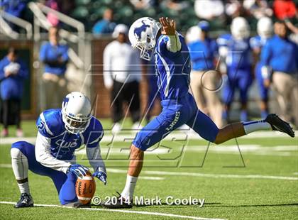 Thumbnail 2 in Rockwall-Heath vs. Tyler (UIL 5A Division 1 Region 2 Semifinal) photogallery.