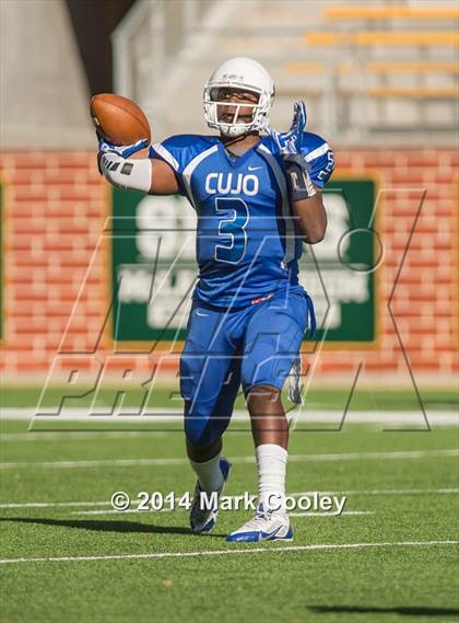 Thumbnail 1 in Rockwall-Heath vs. Tyler (UIL 5A Division 1 Region 2 Semifinal) photogallery.