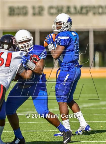 Thumbnail 2 in Rockwall-Heath vs. Tyler (UIL 5A Division 1 Region 2 Semifinal) photogallery.