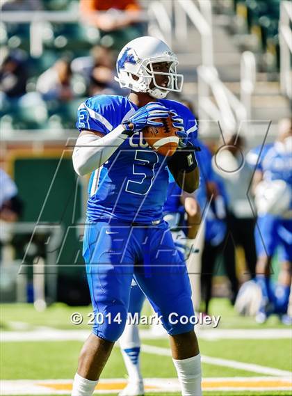 Thumbnail 2 in Rockwall-Heath vs. Tyler (UIL 5A Division 1 Region 2 Semifinal) photogallery.