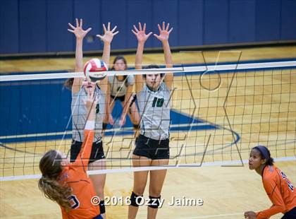 Thumbnail 2 in Reagan @ Brandeis photogallery.