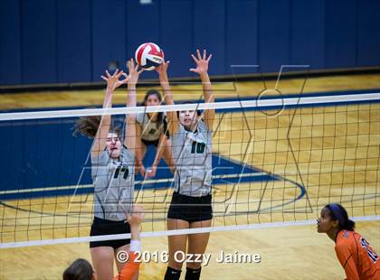 Thumbnail 3 in Reagan @ Brandeis photogallery.