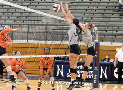 Thumbnail 3 in Reagan @ Brandeis photogallery.