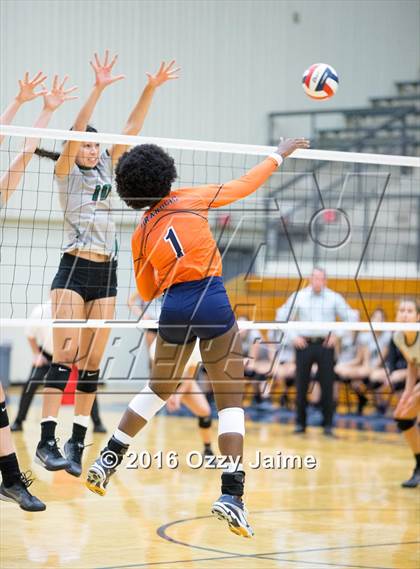 Thumbnail 3 in Reagan @ Brandeis photogallery.