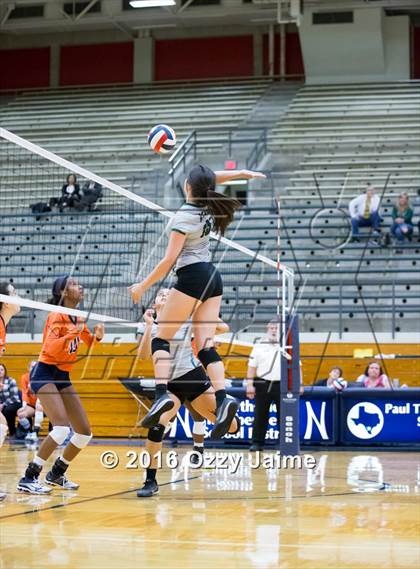 Thumbnail 2 in Reagan @ Brandeis photogallery.