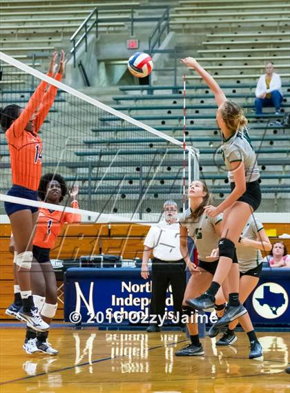Thumbnail 2 in Reagan @ Brandeis photogallery.
