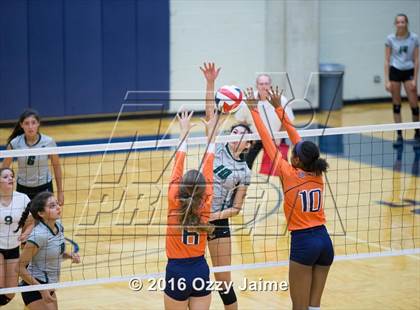 Thumbnail 1 in Reagan @ Brandeis photogallery.