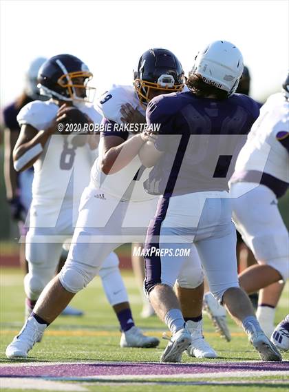 Thumbnail 1 in Farmersville vs Bonham (Scrimmage) photogallery.
