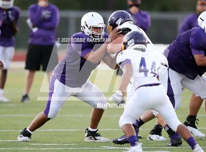 Thumbnail 3 in Farmersville vs Bonham (Scrimmage) photogallery.