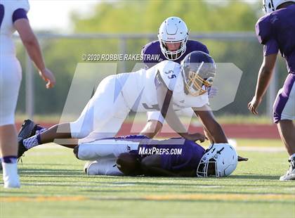 Thumbnail 2 in Farmersville vs Bonham (Scrimmage) photogallery.