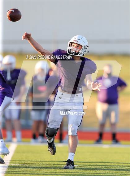 Thumbnail 3 in Farmersville vs Bonham (Scrimmage) photogallery.