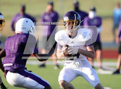 Thumbnail 2 in Farmersville vs Bonham (Scrimmage) photogallery.