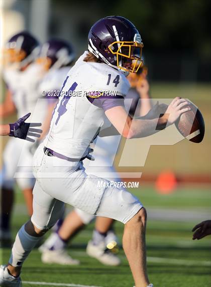 Thumbnail 1 in Farmersville vs Bonham (Scrimmage) photogallery.