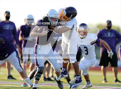 Thumbnail 2 in Farmersville vs Bonham (Scrimmage) photogallery.