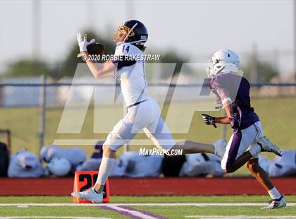 Thumbnail 3 in Farmersville vs Bonham (Scrimmage) photogallery.