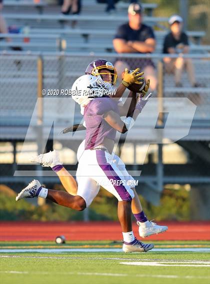 Thumbnail 3 in Farmersville vs Bonham (Scrimmage) photogallery.