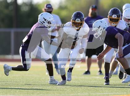 Thumbnail 3 in Farmersville vs Bonham (Scrimmage) photogallery.